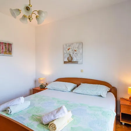 2 Bedroom Pet Friendly Apartment In Sutivan * Sutivan