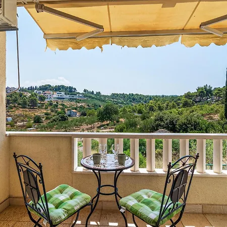 2 Bedroom Pet Friendly Apartment In Sutivan * Sutivan